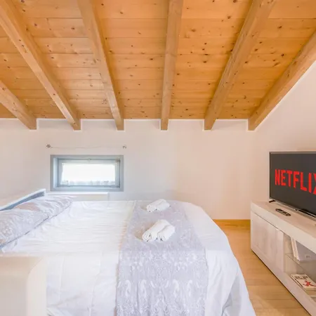 Stazione 200m - Wifi - Aria Condizionata - Smart Tv 帕爾馬