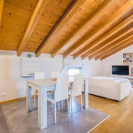 Stazione 200m - Wifi - Aria Condizionata - Smart Tv *