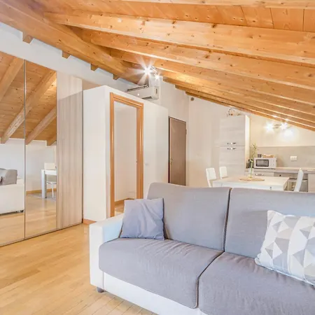 Stazione 200m - Wifi - Aria Condizionata - Smart Tv